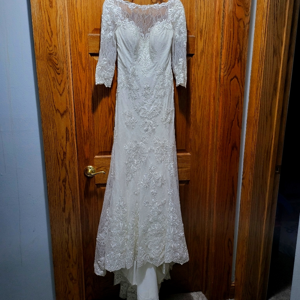 Lace wedding dress